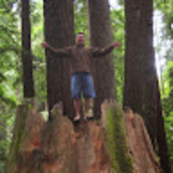 Profile Picture of Chris Beutter (@chrisbeutter) on Poshmark