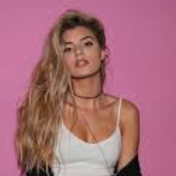 Haila Smith - Poshmark Profile Picture of Haila Smith (@hailasmith) on Poshmark