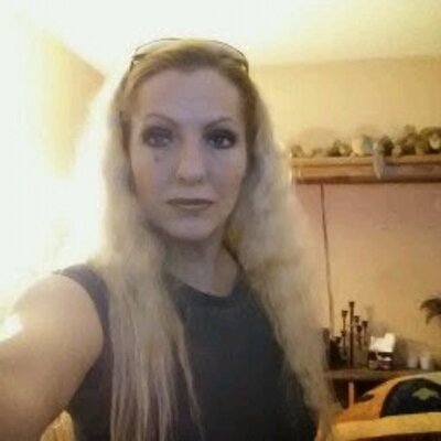 Profile Picture of Jennifer Biddle (@jenniebidds) on Twitter