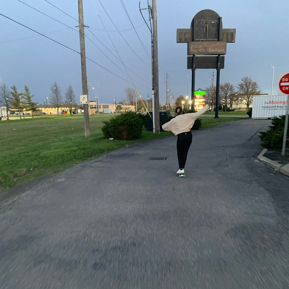 Profile Picture of Katie Stempski (@katiestempski) on Poshmark