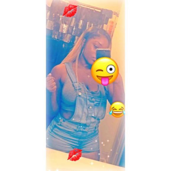 Profile Picture of Nateasha Taylor (@nateashataylor) on Poshmark