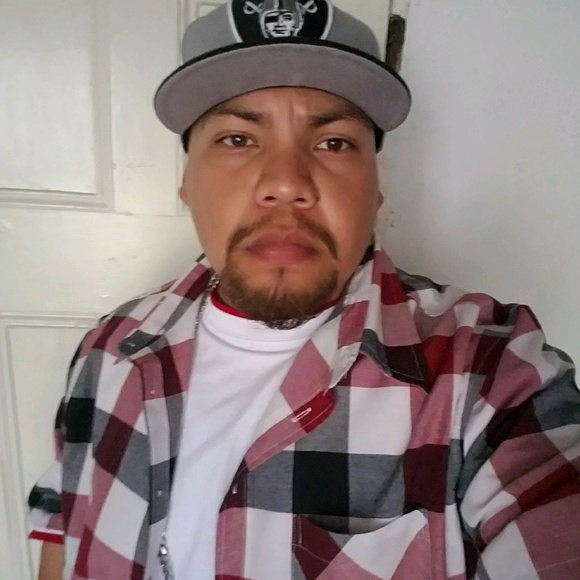 Profile Picture of Reyes Cuellar (@rudyloks1414) on Poshmark