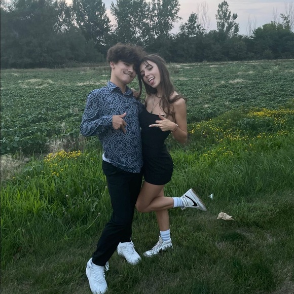 Profile Picture of Avery Seifried (@averyseifriedd) on Poshmark