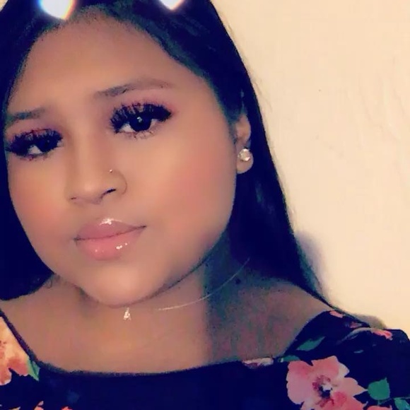 Profile Picture of Angelina Berrospe (@a_berrospe) on Poshmark