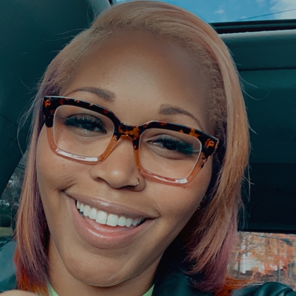 Profile Picture of Daniellea Valdez (@danivrocks) on Poshmark