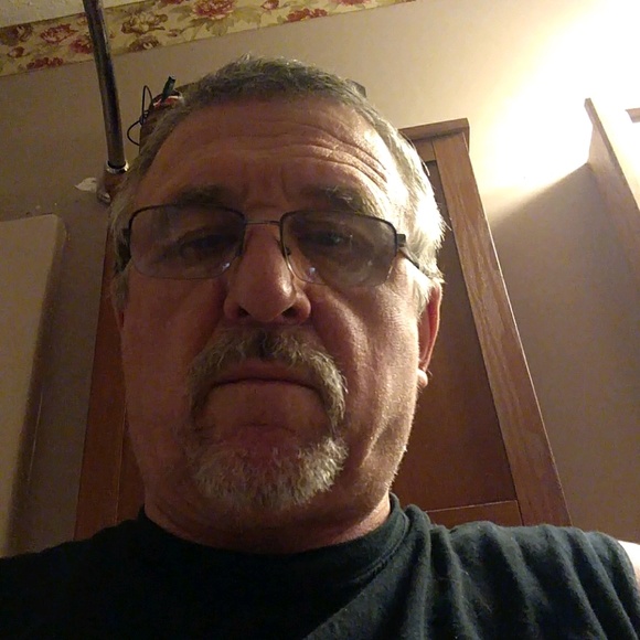 Profile Picture of Daniel Waples (@hawkeye52) on Poshmark