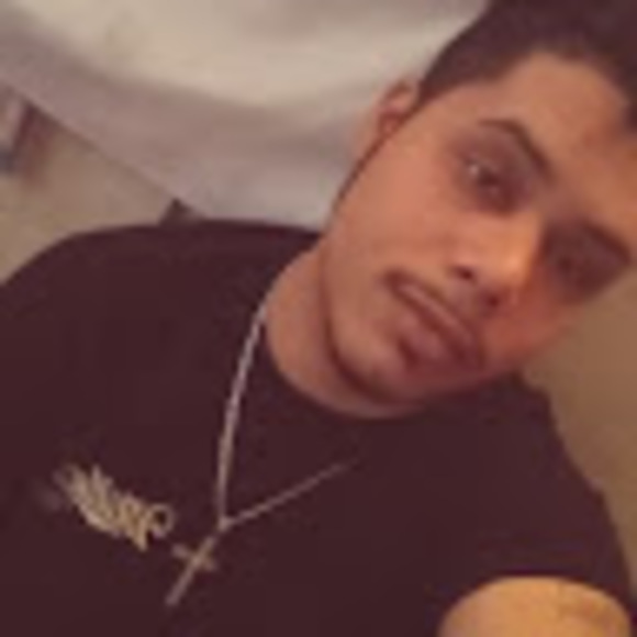 Profile Picture of Antonio Rivera (@bloxmetony9) on Poshmark