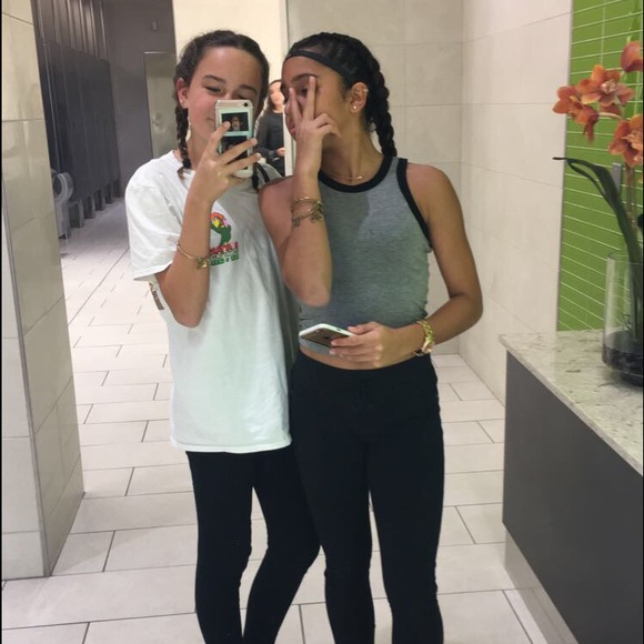 Profile Picture of Hannah Tisone (@hannahtisone0) on Poshmark