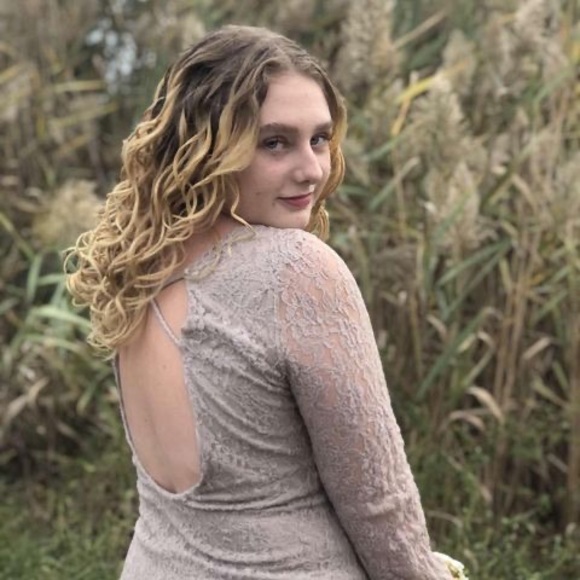 Profile Picture of Breanna Lednum (@breannabrooke06) on Poshmark