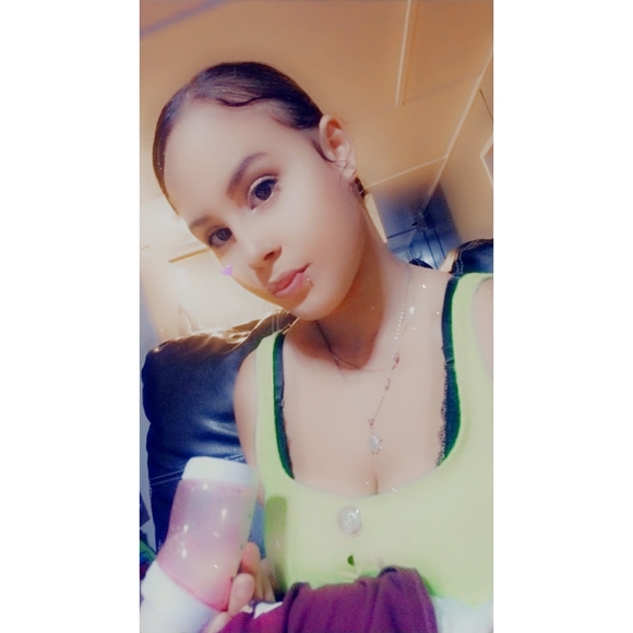 Profile Picture of Zayri Laboy (@zaii32) on Poshmark