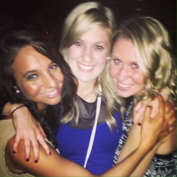 Shannon Timperio - Poshmark Profile Picture of Shannon Timperio (@shantee_14) on Poshmark