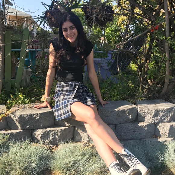 Profile Picture of Sarah Facterman (@sarahtfact) on Poshmark