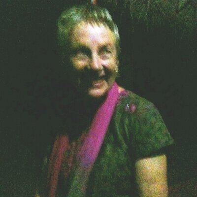 Profile Picture of Christine McNeil (@tworosellas) on Twitter