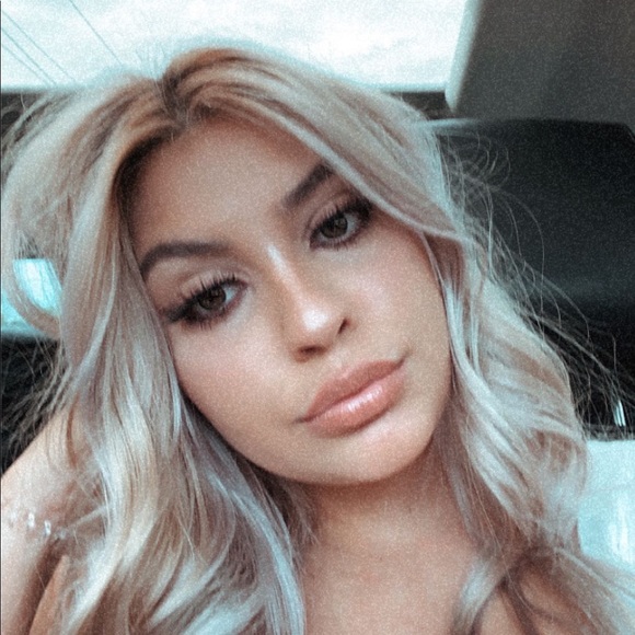 Hannah Brummett - Poshmark Profile Picture of Hannah Brummett (@bbrummett121) on Poshmark