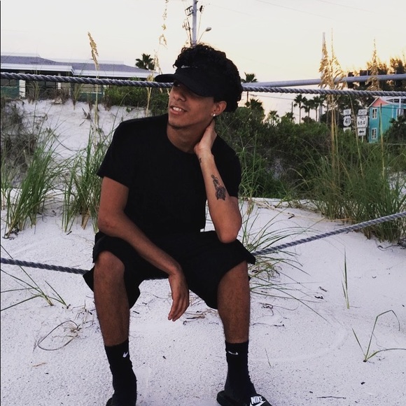 Profile Picture of Sebastian Silva (@seby0122167) on Poshmark