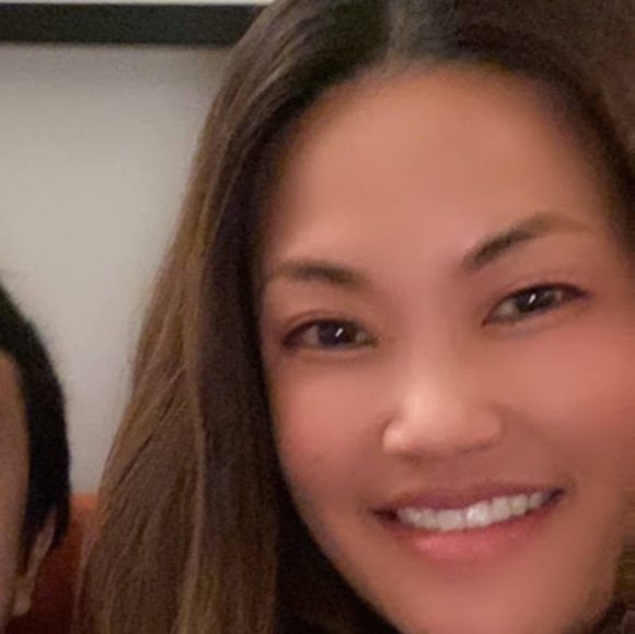 Profile Picture of Eunnie Hur (@eunniehur) on Poshmark