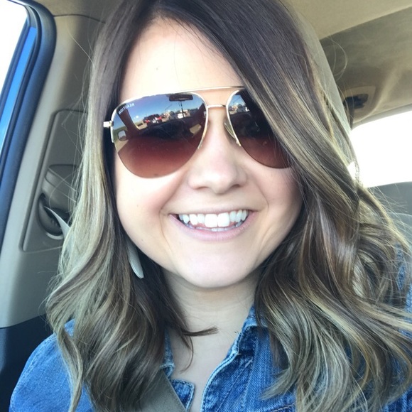 Profile Picture of Carly Clark (@cacacacarly) on Poshmark