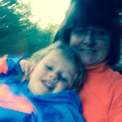Profile Picture of Elaine Burnett (@acedoitbest) on Twitter