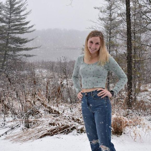 Profile Picture of Ella Buddenhagen (@ellabuddenhagen) on Poshmark