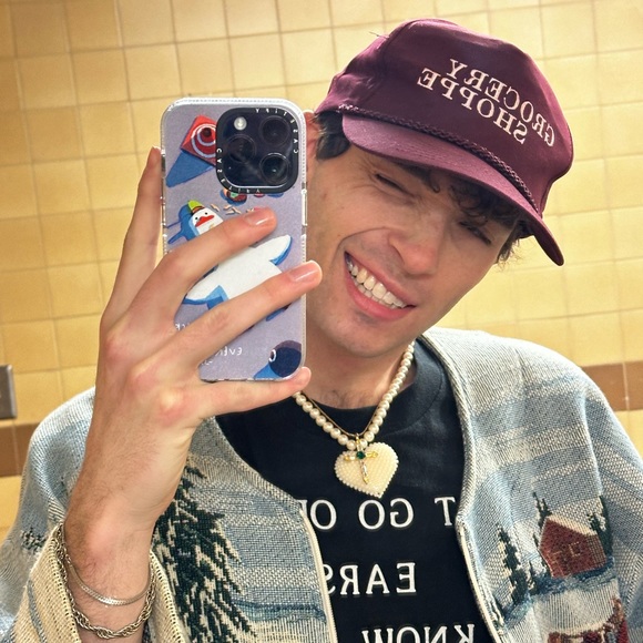 Profile Picture of Sean Kiefer (@seankiefer) on Poshmark