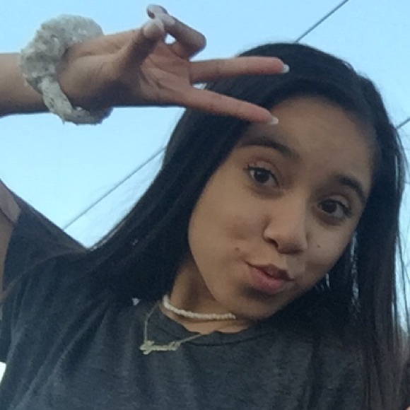 Profile Picture of Lucy Rivas (@lucyymayy) on Poshmark