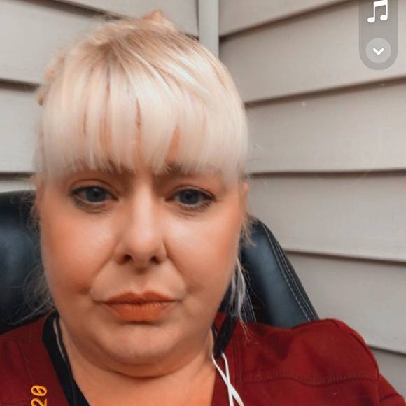 Profile Picture of Holli Gablehouse karabaic (@holligablehouse) on Poshmark