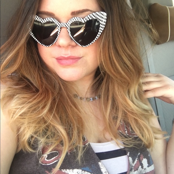 Profile Picture of Rhea Richardson (@pinkavenger) on Poshmark