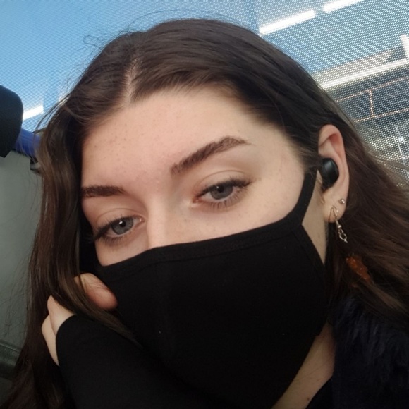 Profile Picture of Jordana Pirotta (@jordanapirotta) on Poshmark