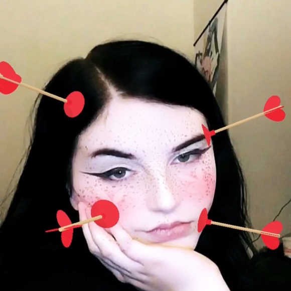 Profile Picture of Emily Caress (@kayitsem) on Poshmark