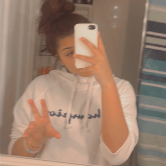 Profile Picture of Amaya Lipski (@amayaalipskii) on Poshmark