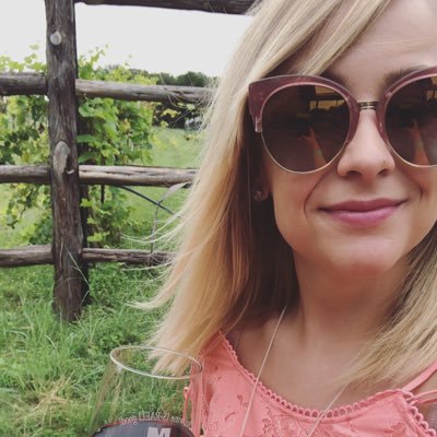 Profile Picture of Danielle Sharpe (@sharpetraveler) on Twitter
