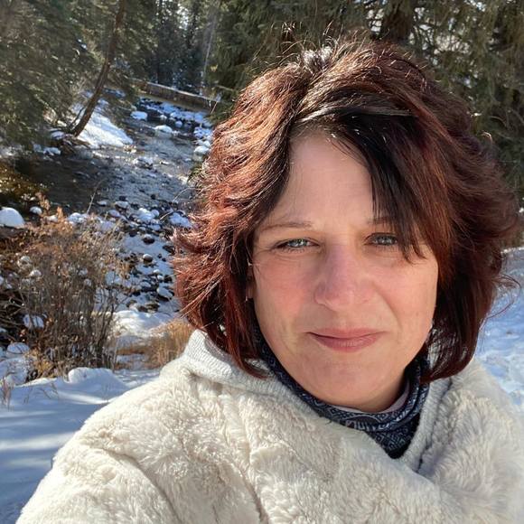 Profile Picture of Tana Larsen (@twaldren) on Poshmark