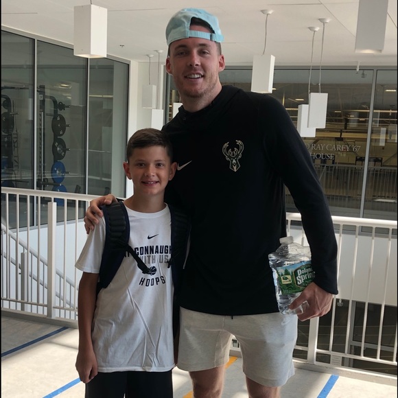 Profile Picture of Jonathan Pinelli jr (@jp_pinelli) on Poshmark