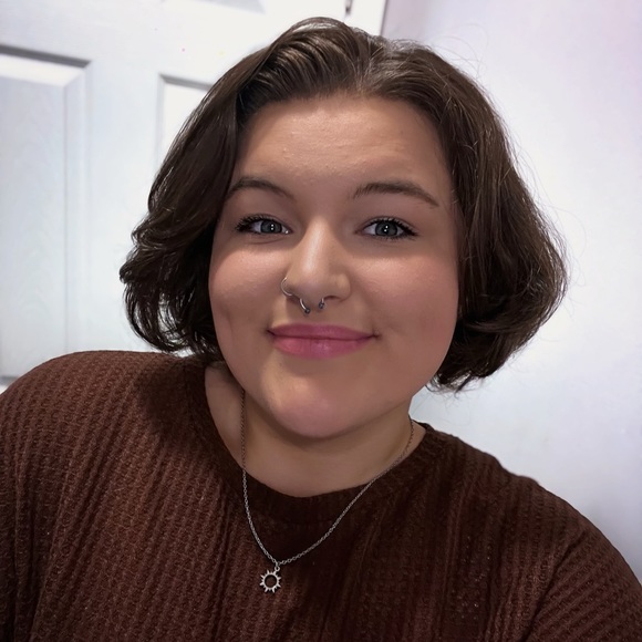 Profile Picture of Brianna Hatton (@blhatton21) on Poshmark