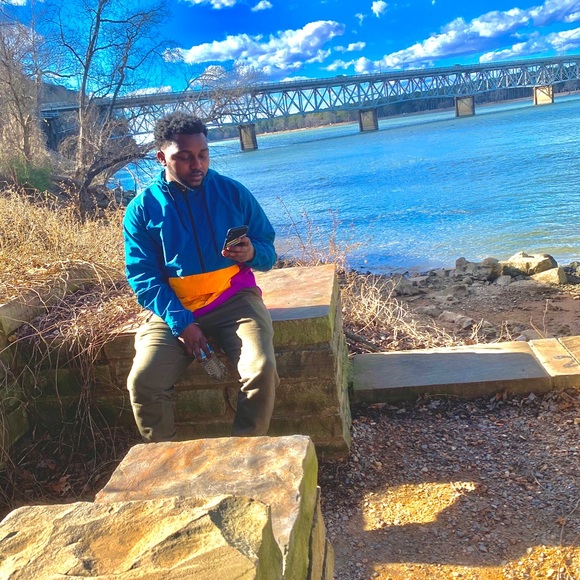 Profile Picture of Dominique Thompson (@getemnique) on Poshmark