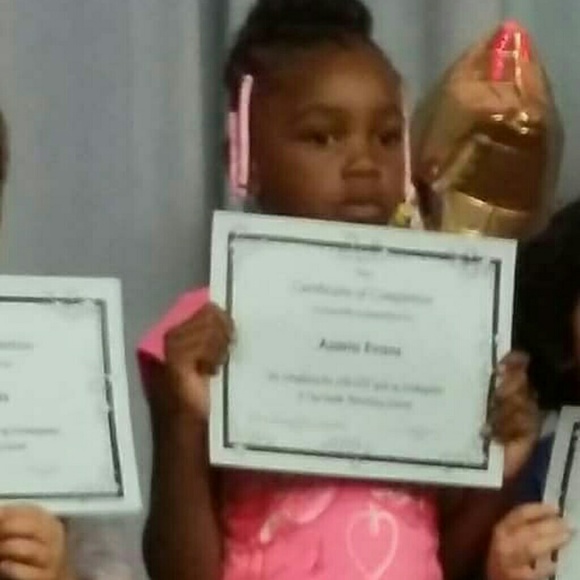 Profile Picture of Cheryl Hackett (@cherylhackett_) on Poshmark