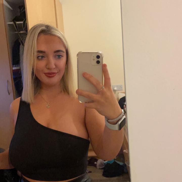 Profile Picture of Nicole McNally (@@nicolemcn10) on Tiktok