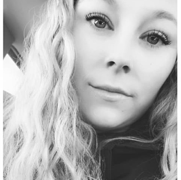 Profile Picture of Tiffany Hopper (@arosek25) on Poshmark