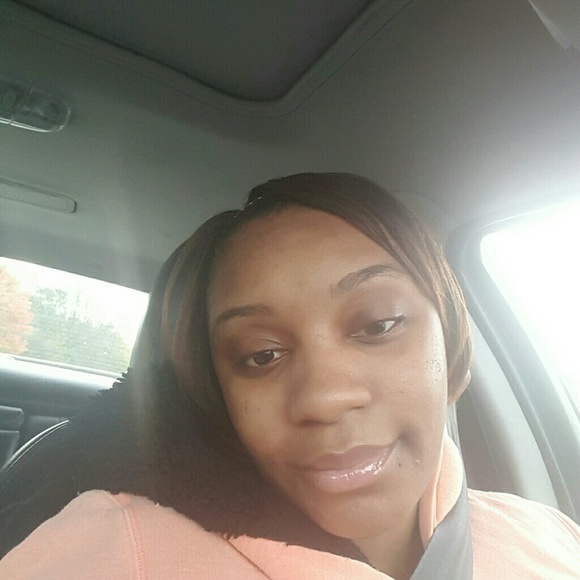 Teirra Howleit - Poshmark Profile Picture of Teirra Howleit (@thowleit3232) on Poshmark