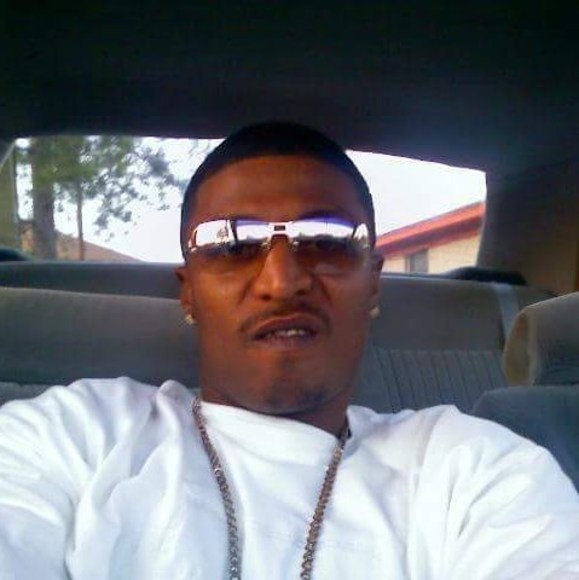 Daryl Robinson - Poshmark Profile Picture of Daryl Robinson (@daryl_robinson) on Poshmark