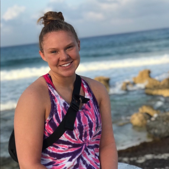 Profile Picture of Kendra Schramm (@kendra_schramm) on Poshmark