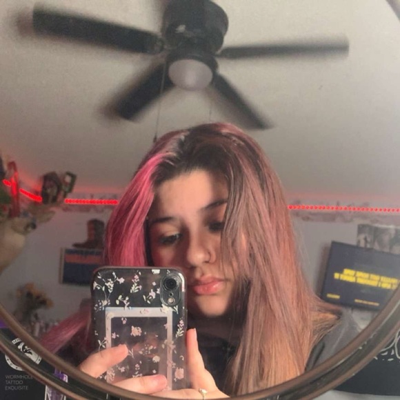 Profile Picture of Grace Calvert (@gracecalvert923) on Poshmark