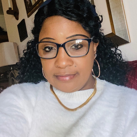 Profile Picture of Juliette Mitchell (@sophiecollins7) on Poshmark