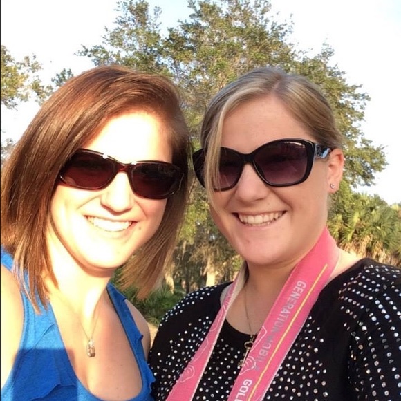 Profile Picture of Alex Honc (@alexhonc) on Poshmark