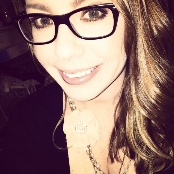 Profile Picture of Mandy Cobb (@lvemamby) on Poshmark