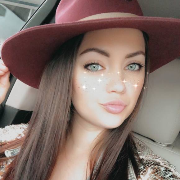 Profile Picture of Caitlin Wicker (@caitlinmwicker) on Poshmark