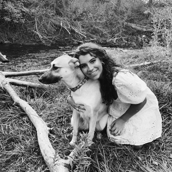 Profile Picture of Christen Attiyeh (@christenattiyeh) on Poshmark