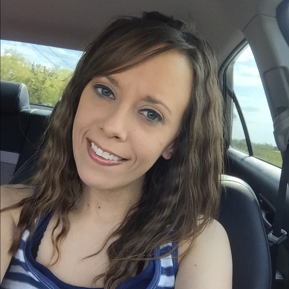 Profile Picture of Gretchen Phillips (@gretch_phillips) on Poshmark