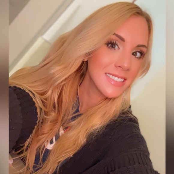 Profile Picture of Giavana Badome (@gigimarie_) on Poshmark