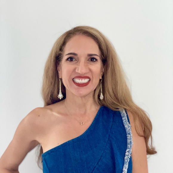 Profile Picture of Shirley Clayton (@sssclayton) on Poshmark